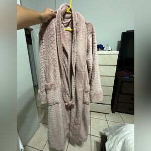 Bearpaw Robe. Brand new.